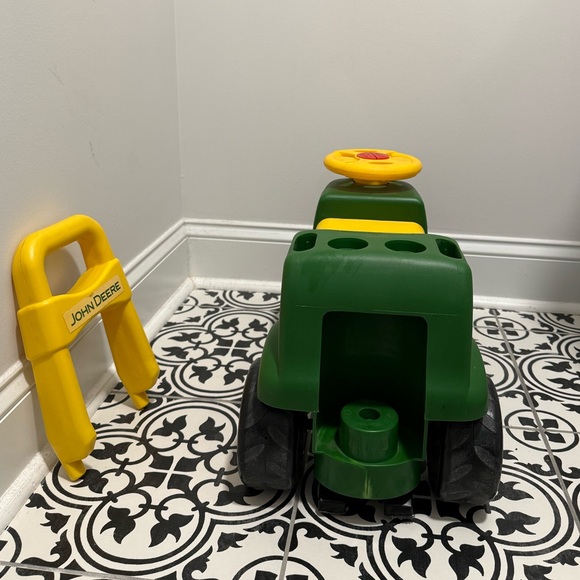 John Deere Sit n Scoot Tractor - Picture 5 of 11